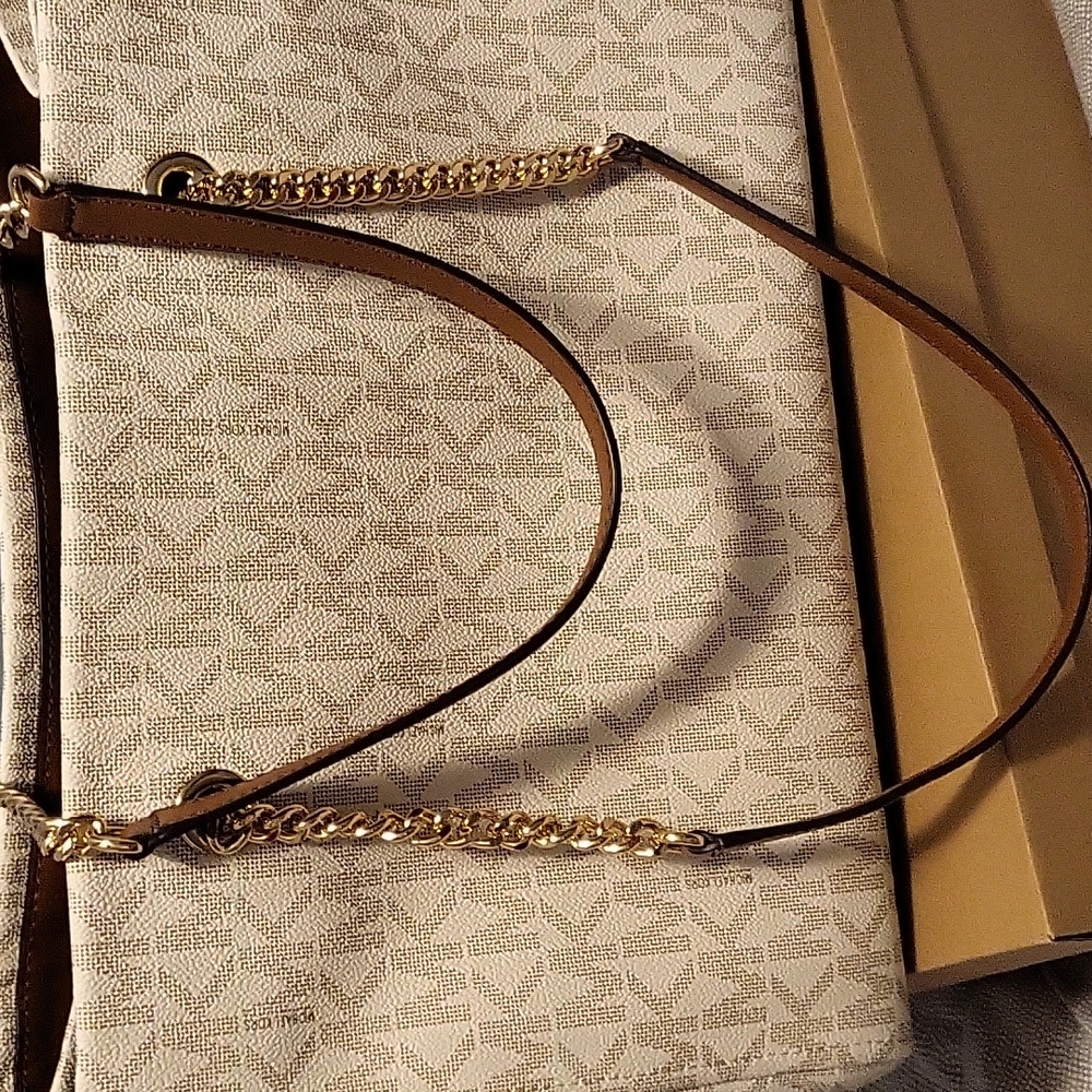Purse - Picture 2 of 4